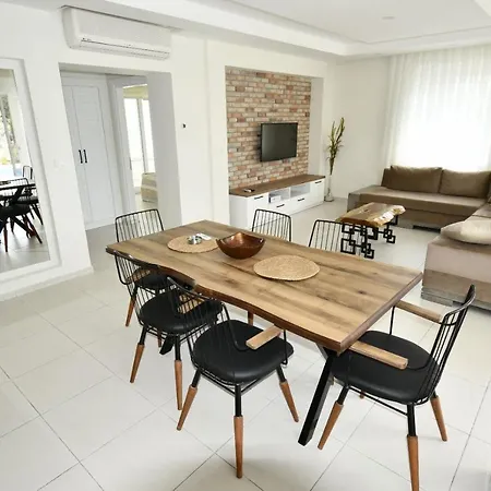 Aguarius Villas Side