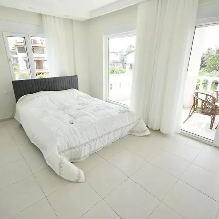 Aguarius Villas Side